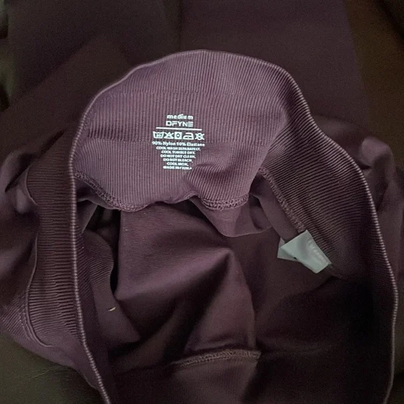 New DFYNE leggings size medium - Picture 3 of 4